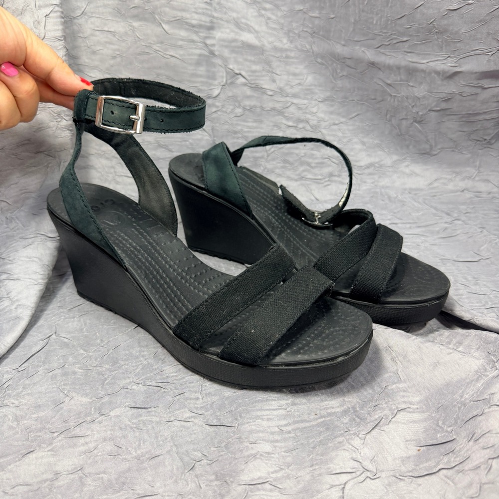 Crocs Leigh Wedge Sandals Black Textile Ankle Strap 11382 Womens 8 Fits Like 7